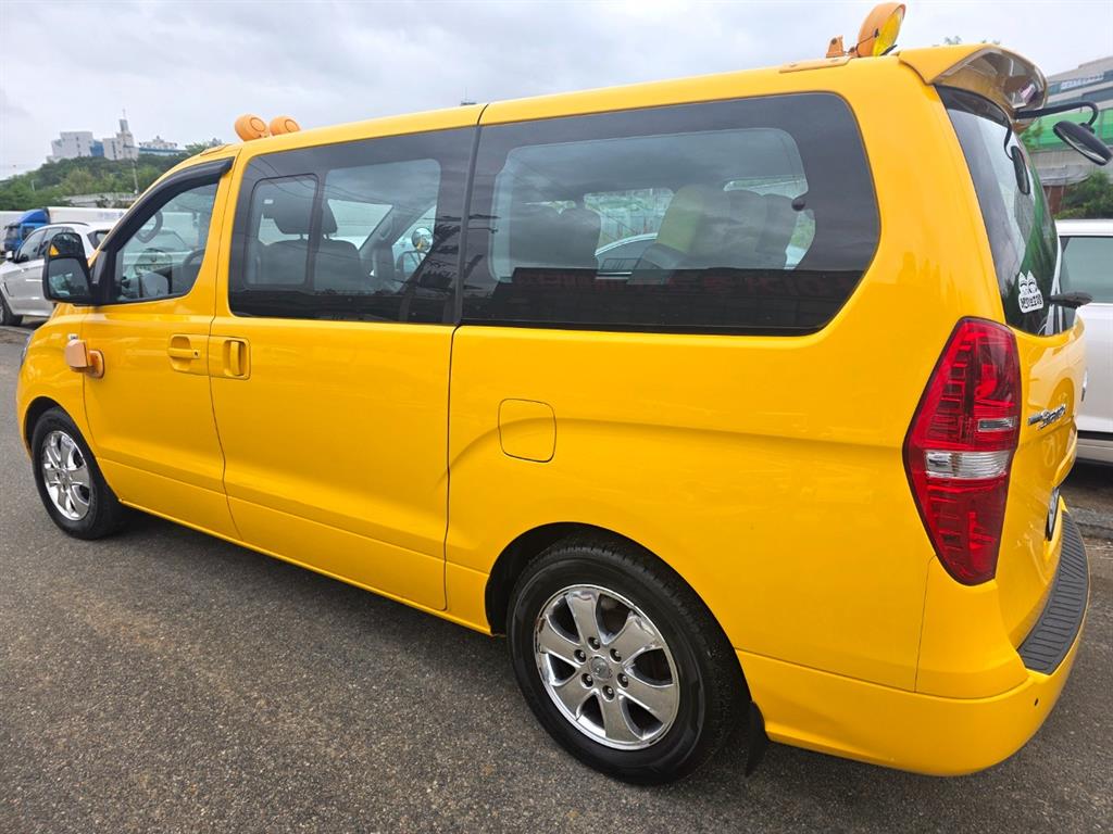 HYUNDAI Starex - Vista 3