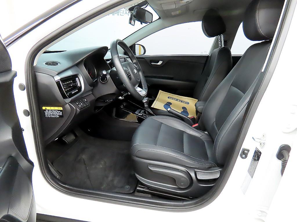 KIA Stonic - Vista 5