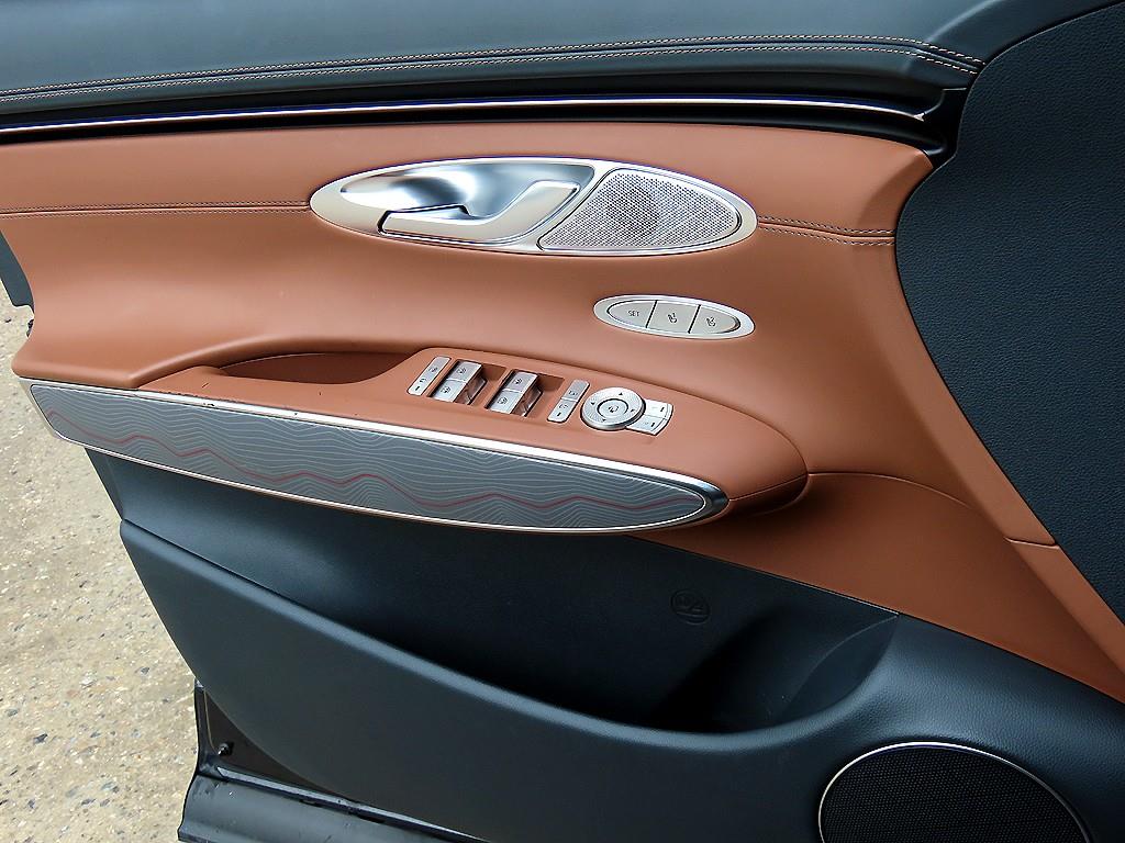 Genesis GV70 - Vista 12