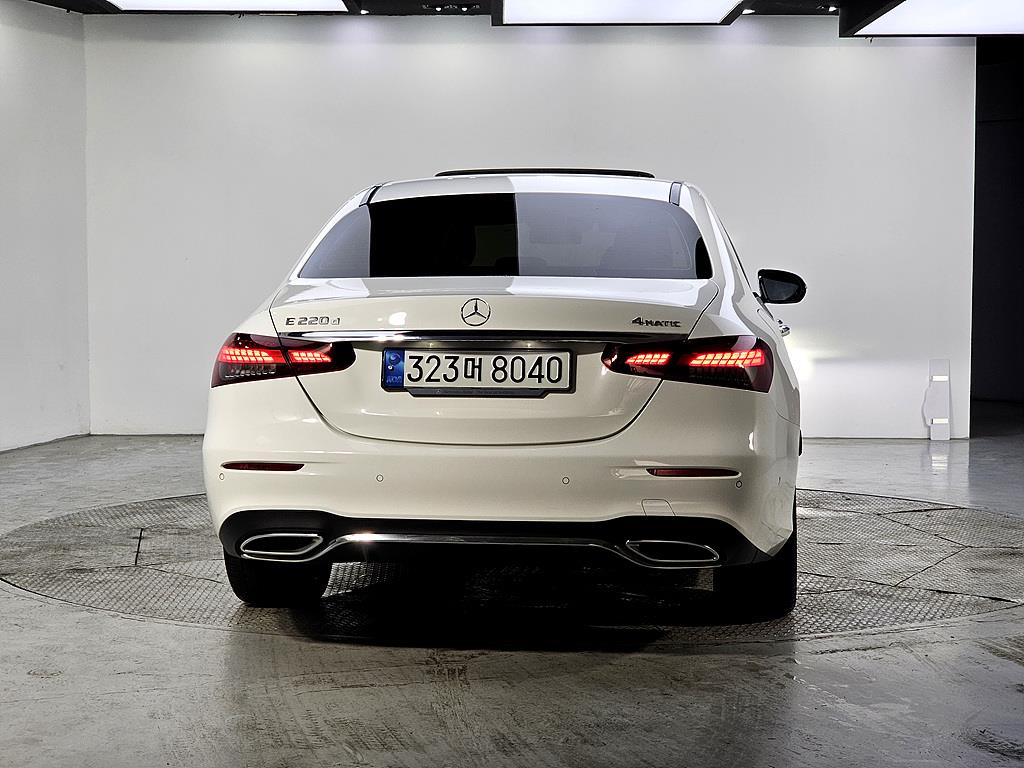 Mercedes Benz E class - Vista 3