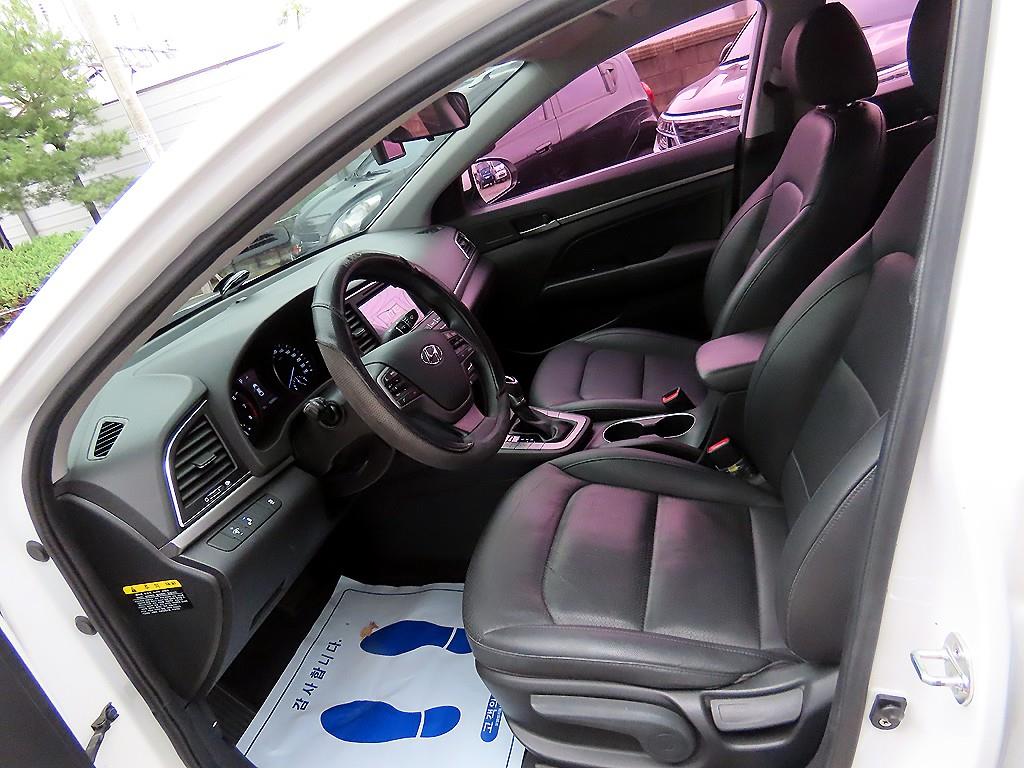 HYUNDAI Avante - Vista 5