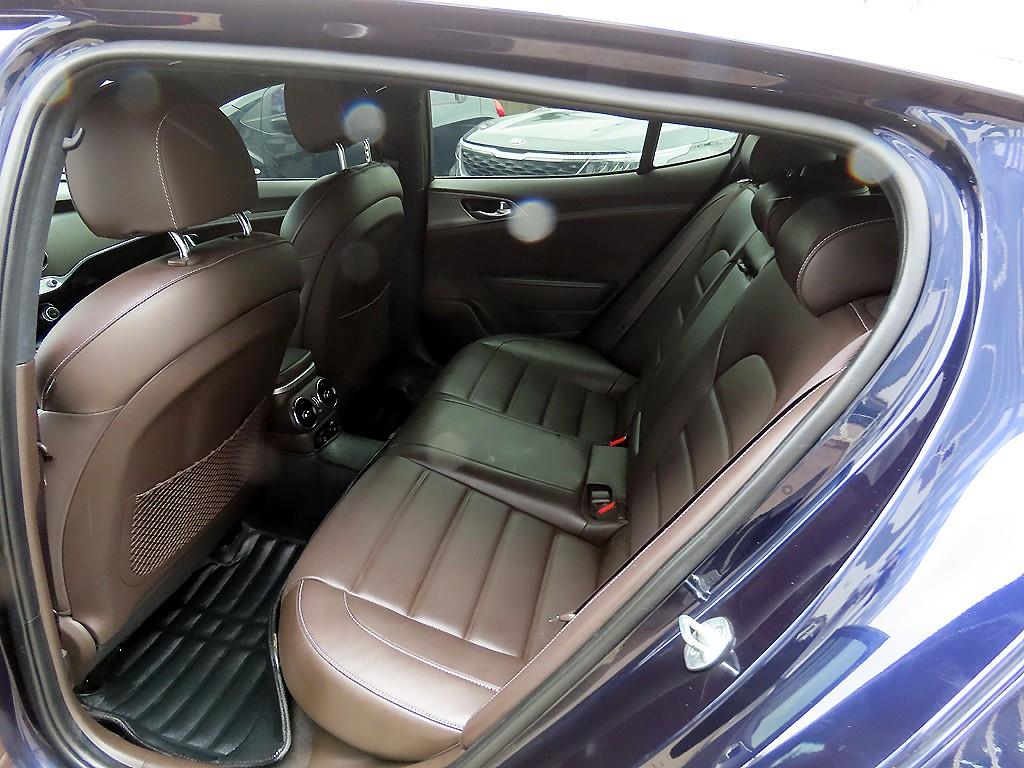 KIA Stinger - Vista 6