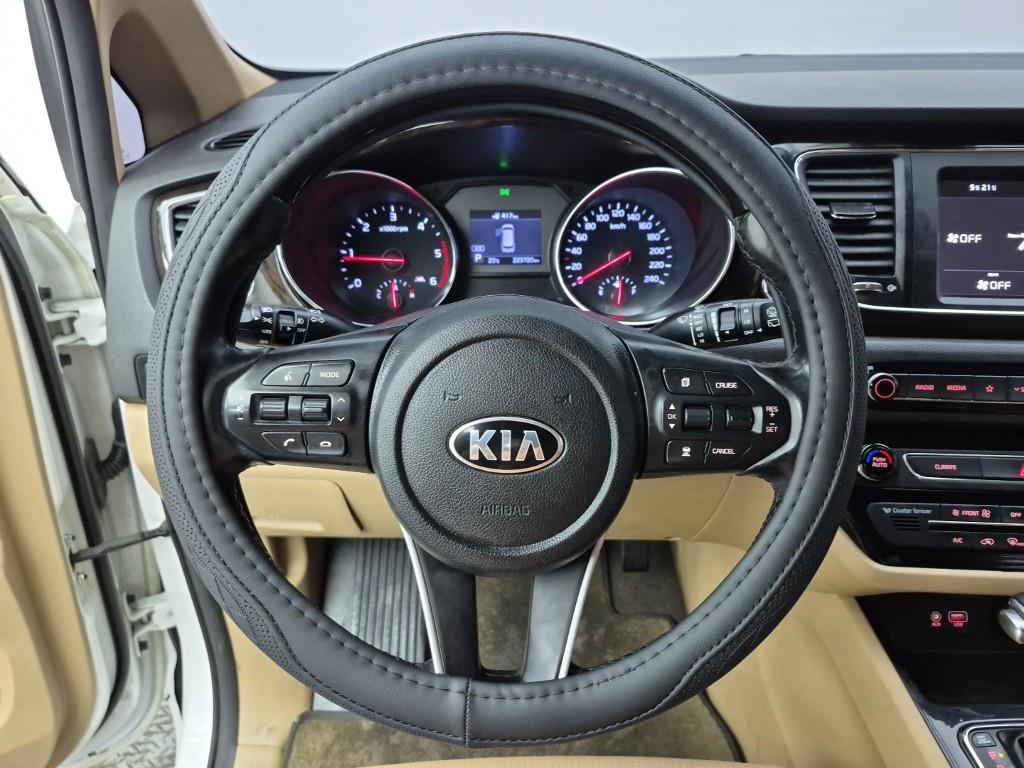 KIA Carnival - Vista 9