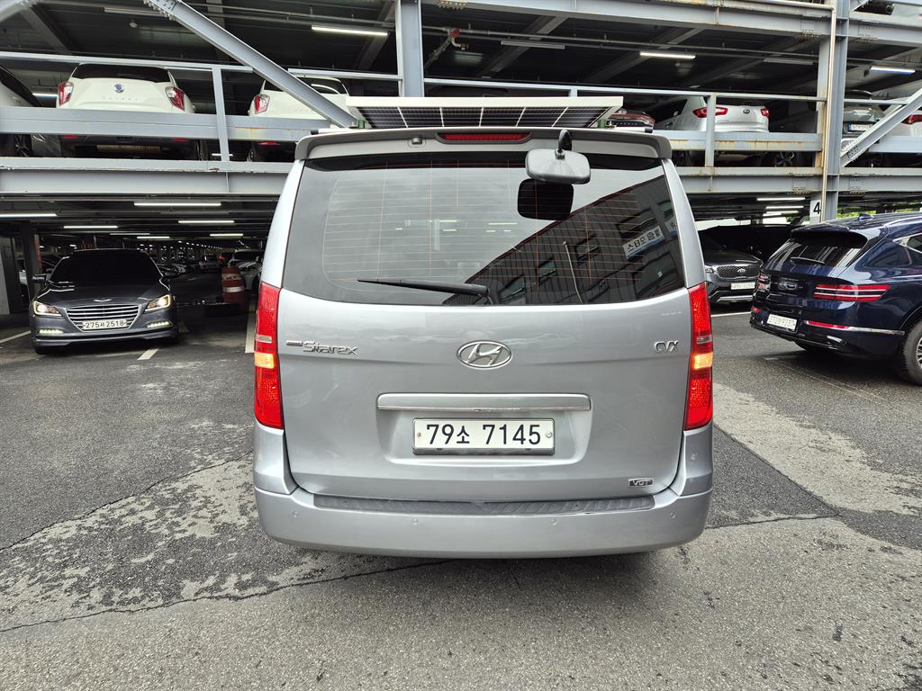 HYUNDAI Starex - Vista 3