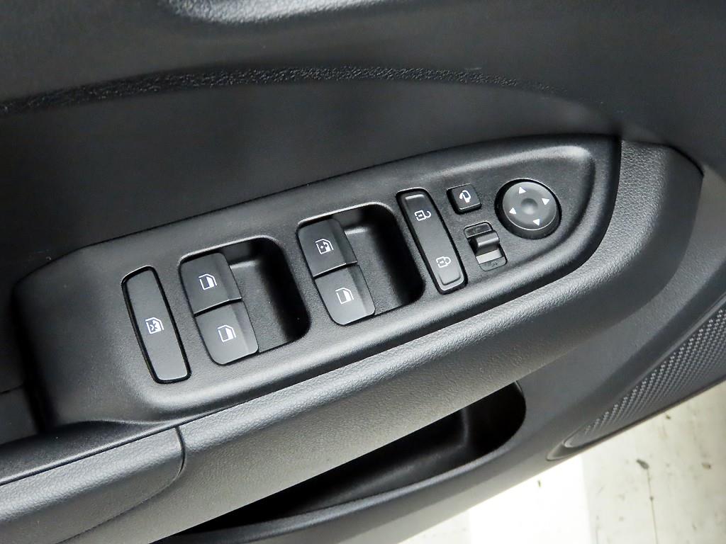 HYUNDAI Venue - Vista 12