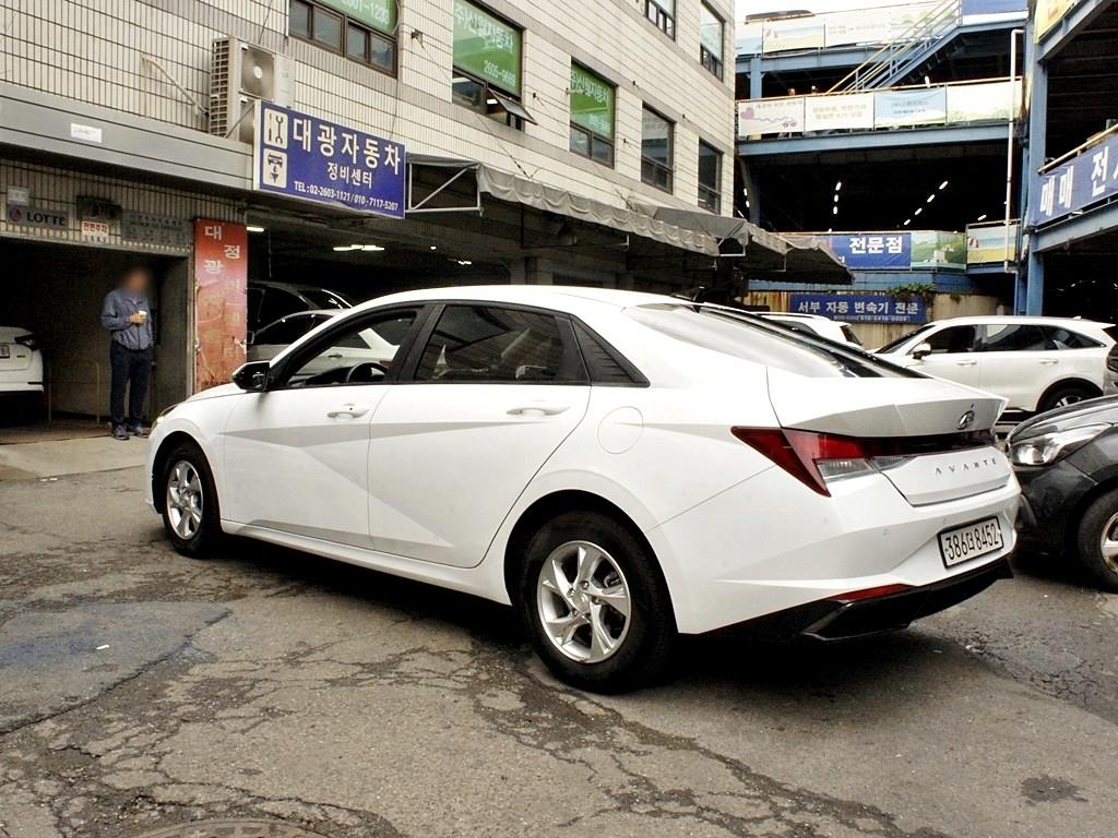 HYUNDAI Avante - Vista 7
