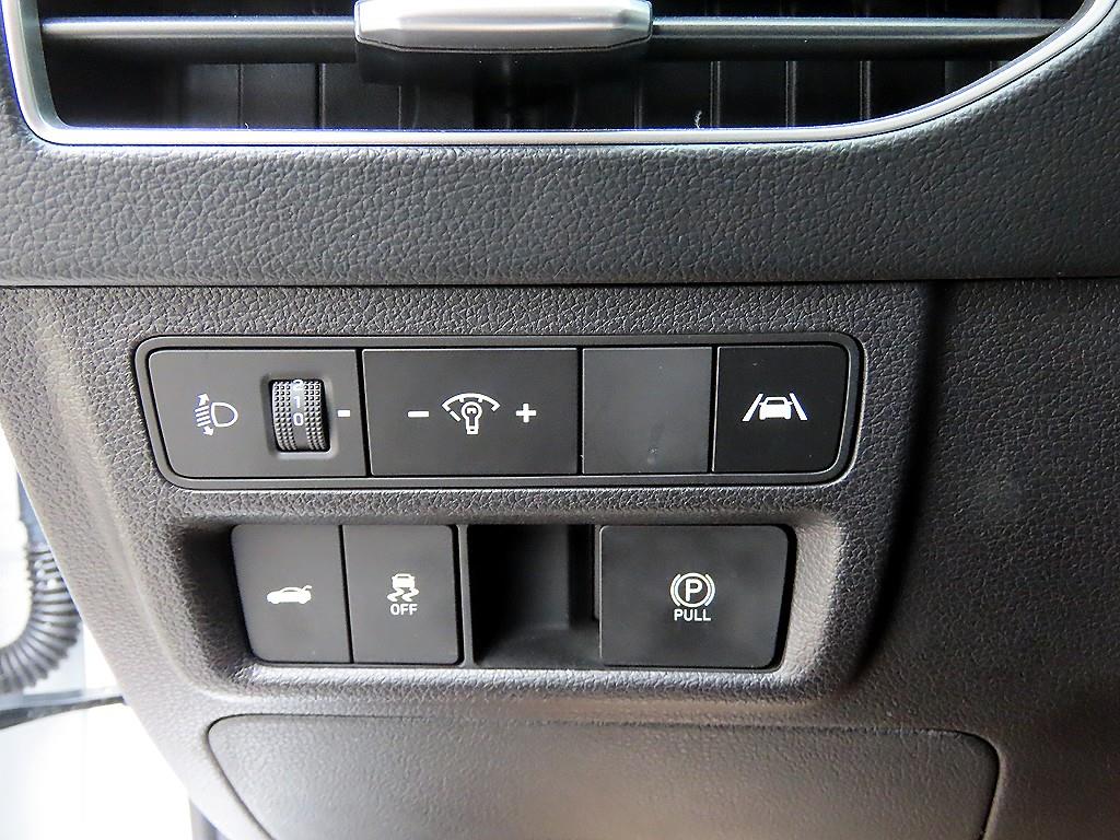 HYUNDAI Sonata - Vista 12