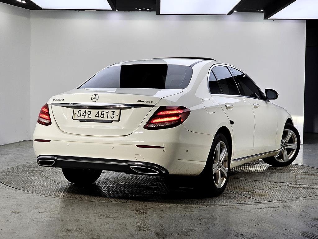 Mercedes Benz E class - Vista 4