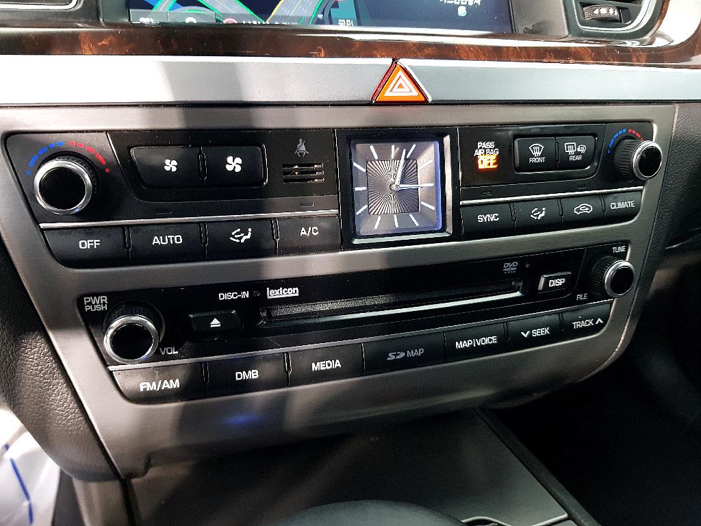 HYUNDAI Genesis - Vista 11