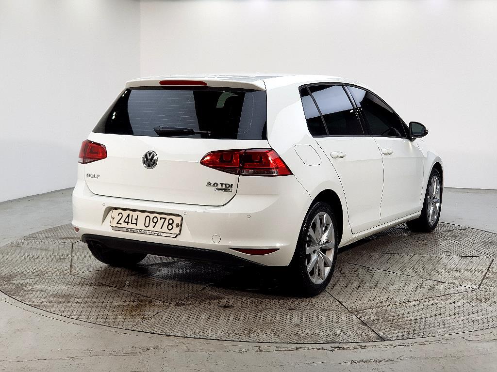 Volkswagen Golf - Vista 4