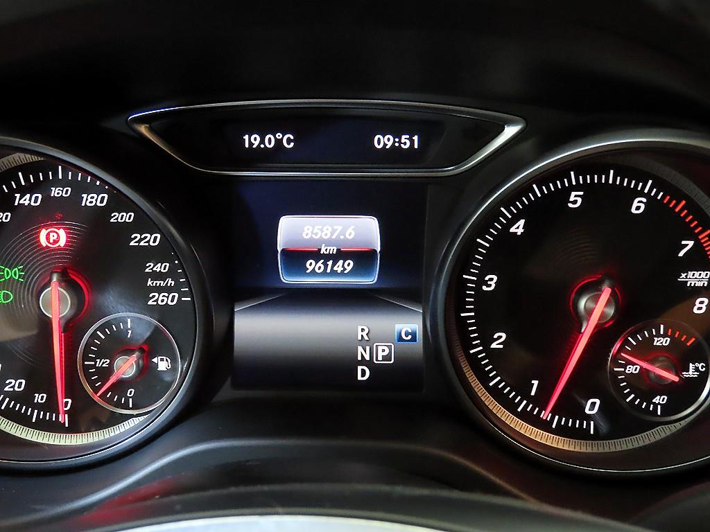Mercedes Benz GLA Class - Vista 9