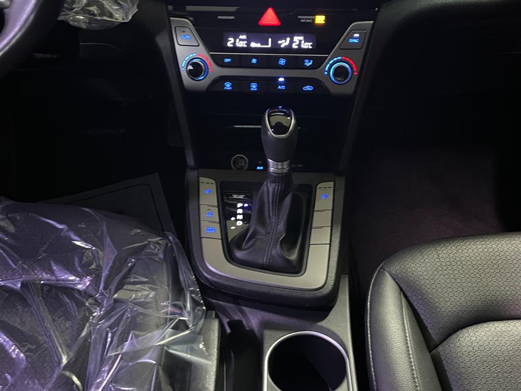 HYUNDAI Avante - Vista 9