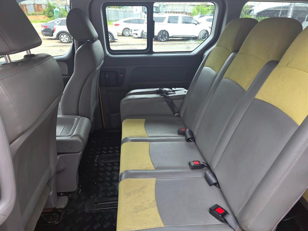 HYUNDAI Starex 2015 Amarillo - Importación desde Corea - HF Imports Iquique - Foto 17