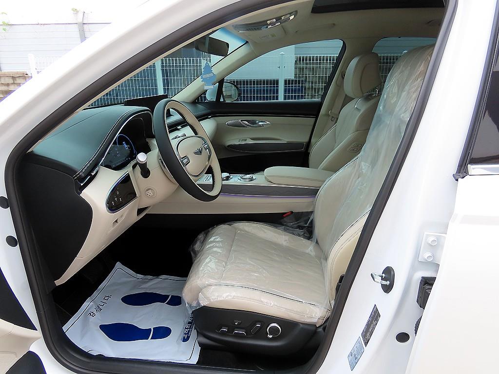 Genesis GV70 - Vista 5