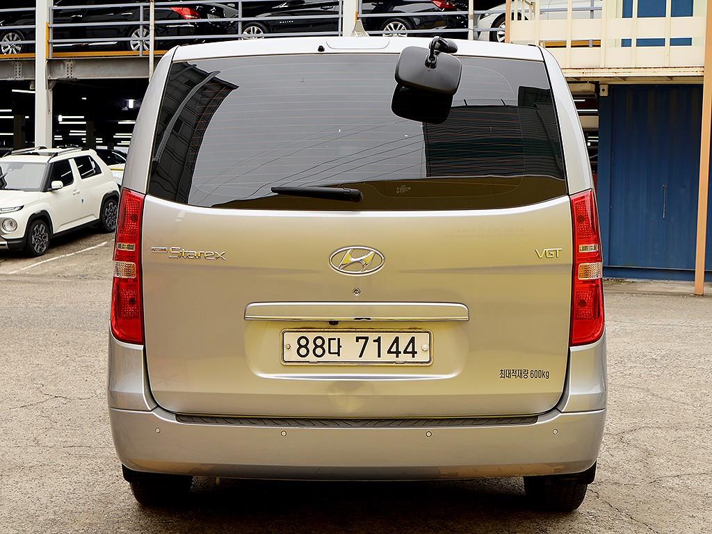 HYUNDAI Starex - Vista 5