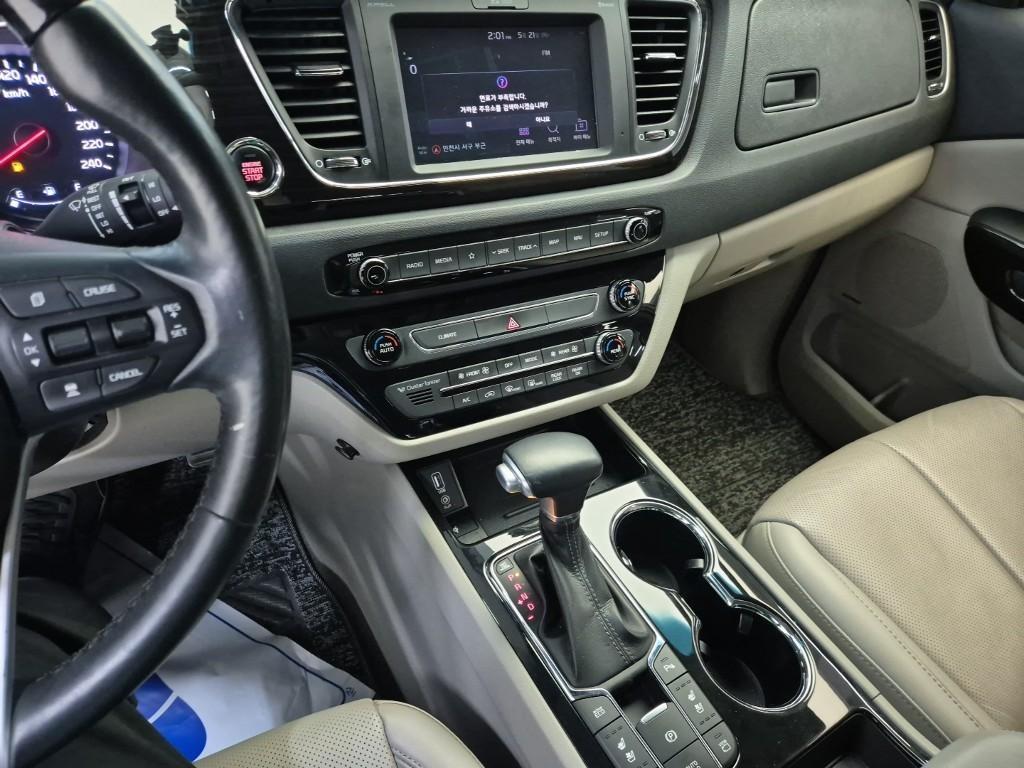 KIA Carnival - Vista 10