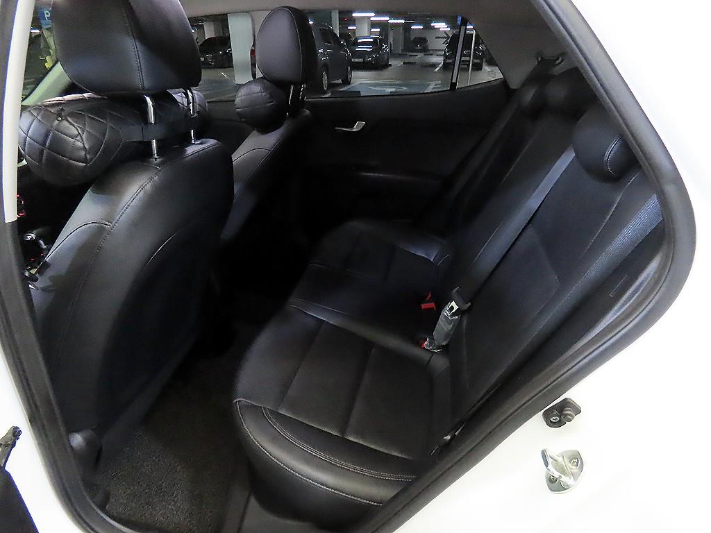 KIA Stonic - Vista 7