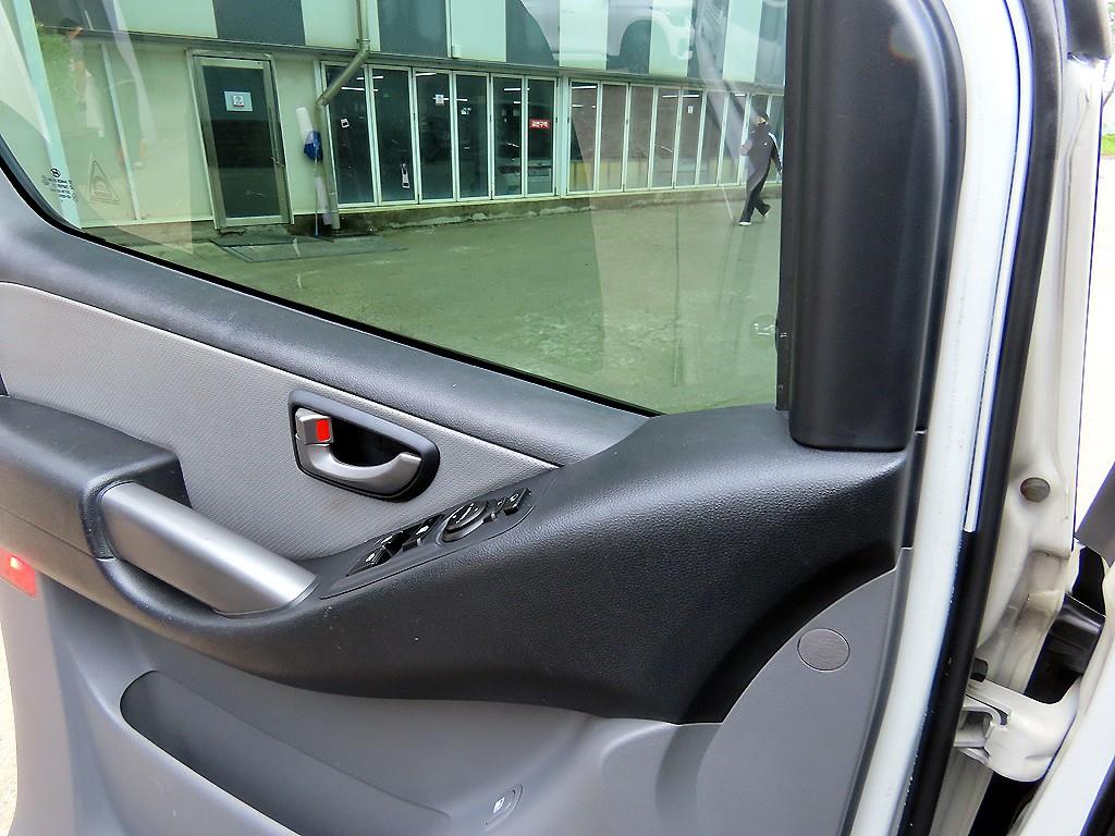 HYUNDAI Starex - Vista 12