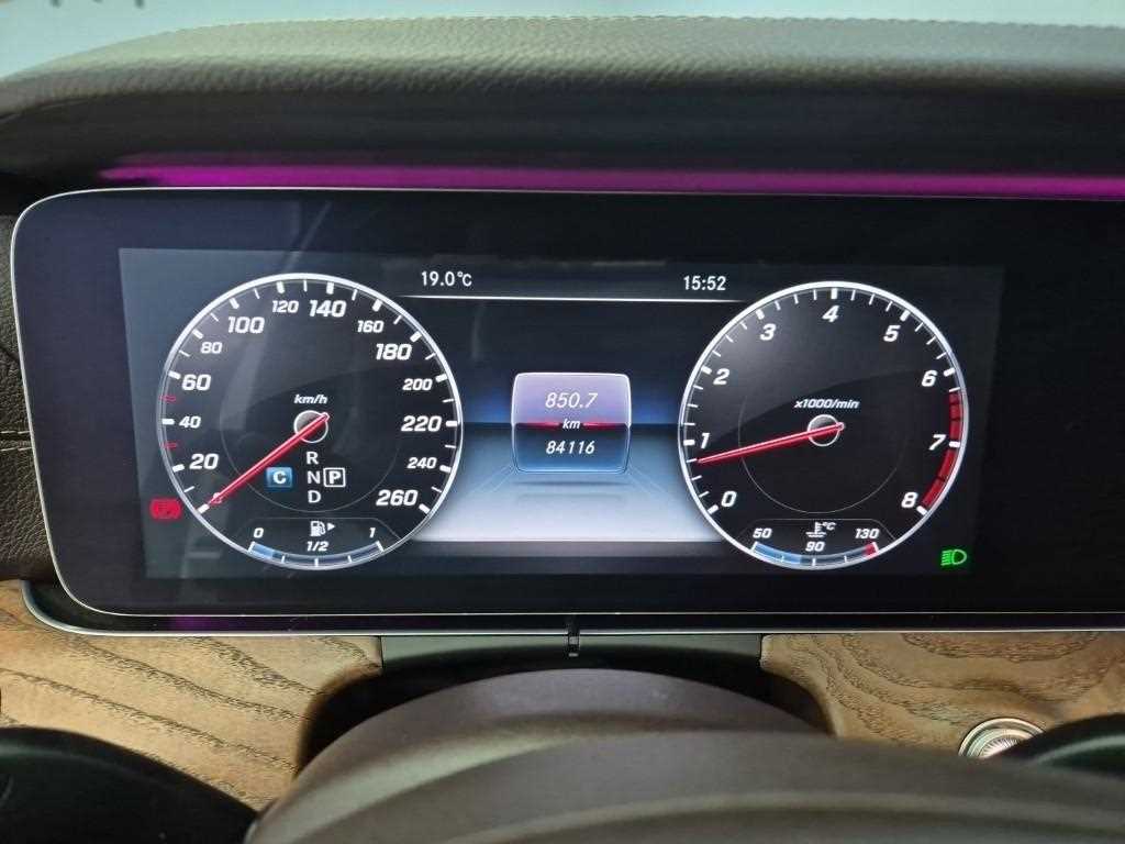 Mercedes Benz E class - Vista 6