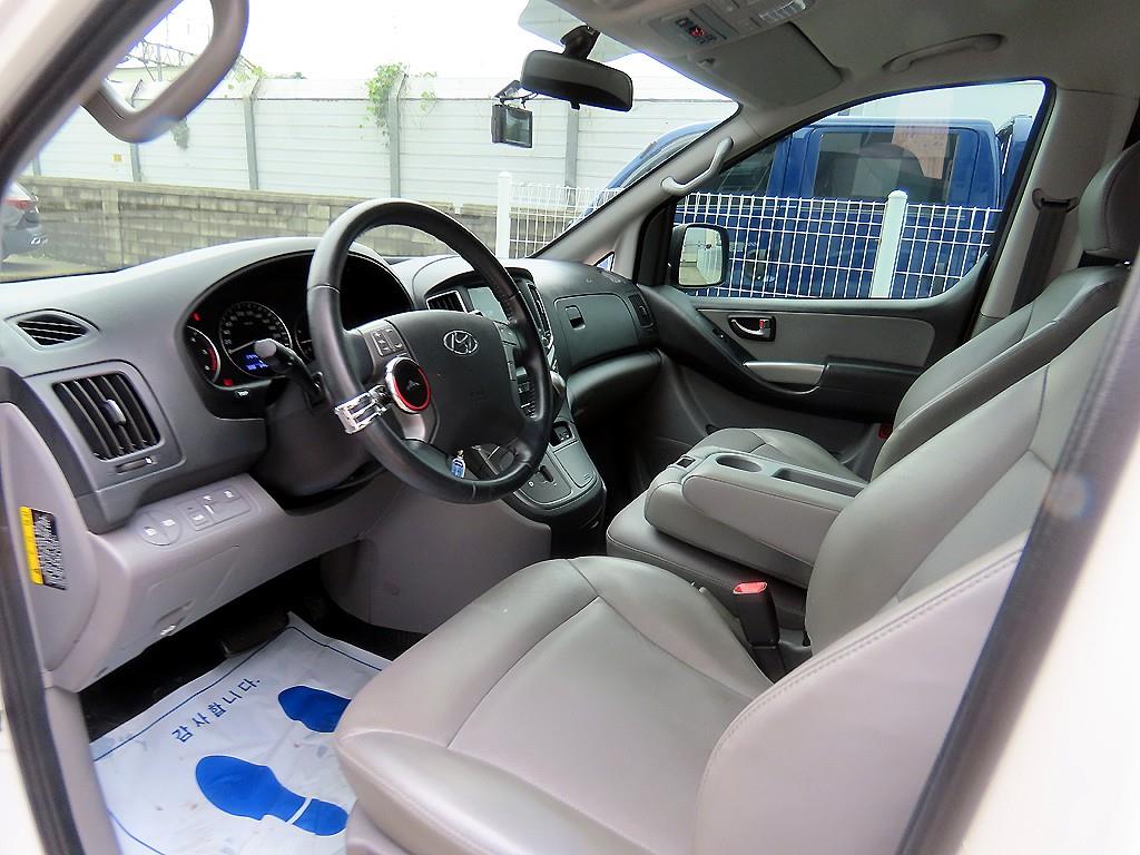 HYUNDAI Starex - Vista 8
