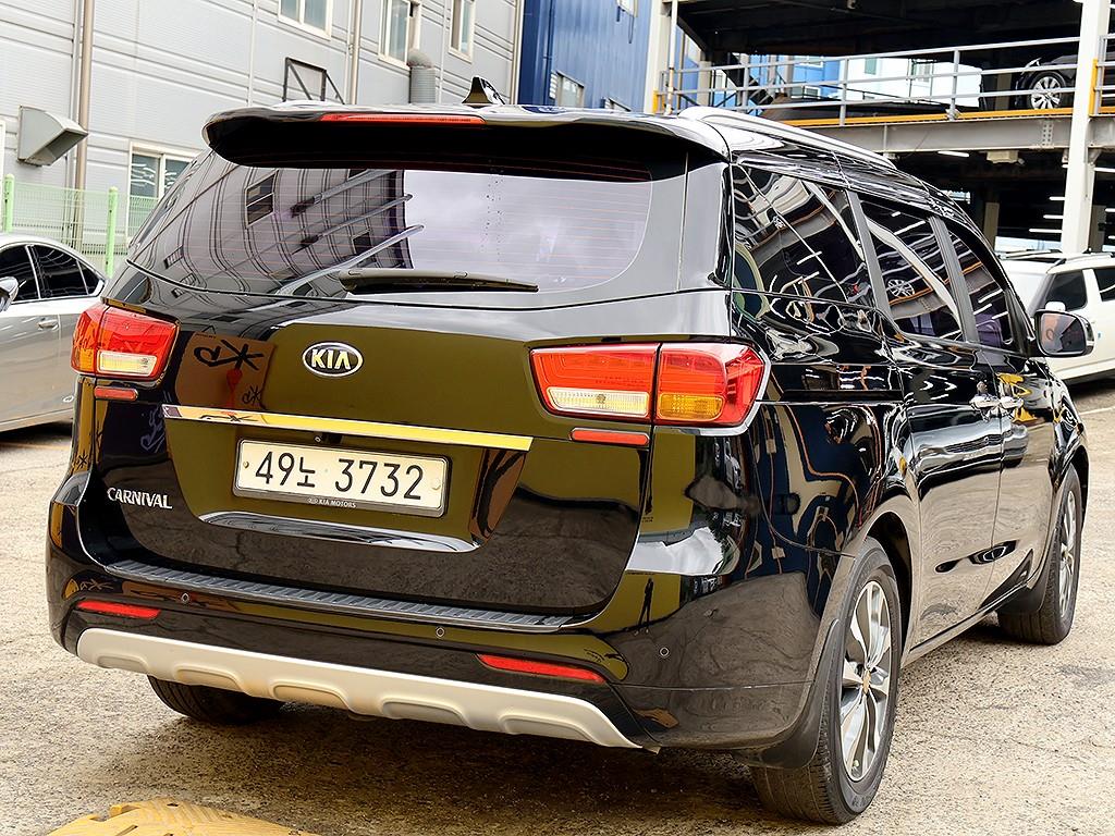 KIA Carnival - Vista 7