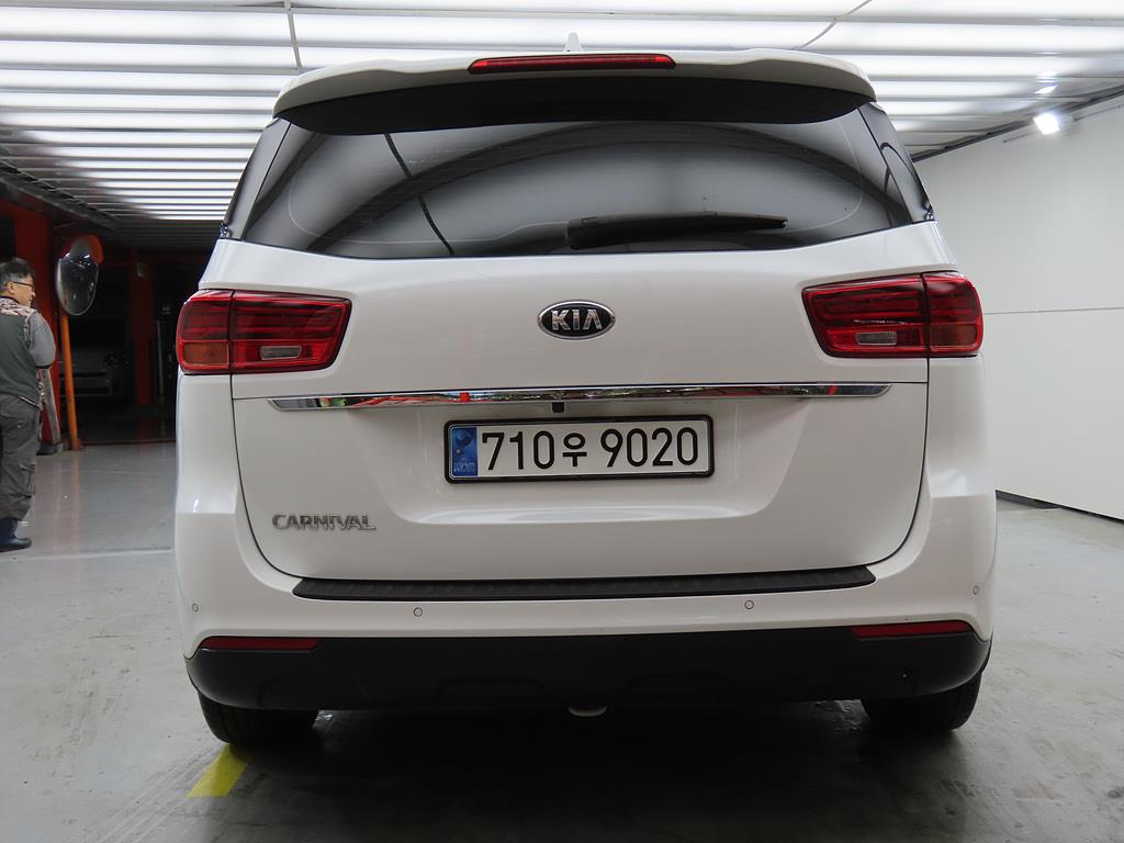 KIA Carnival - Vista 4