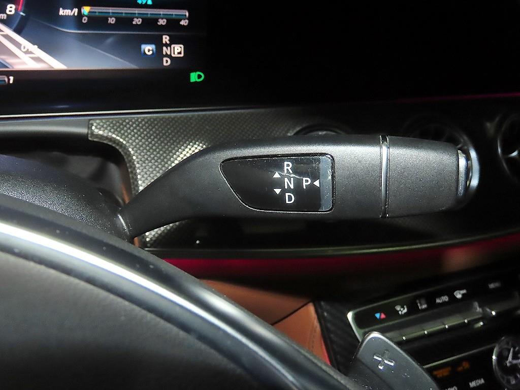 Mercedes Benz E class - Vista 12