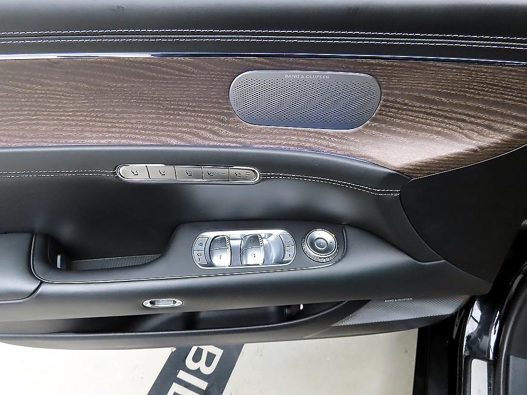 Genesis G90 - Vista 11