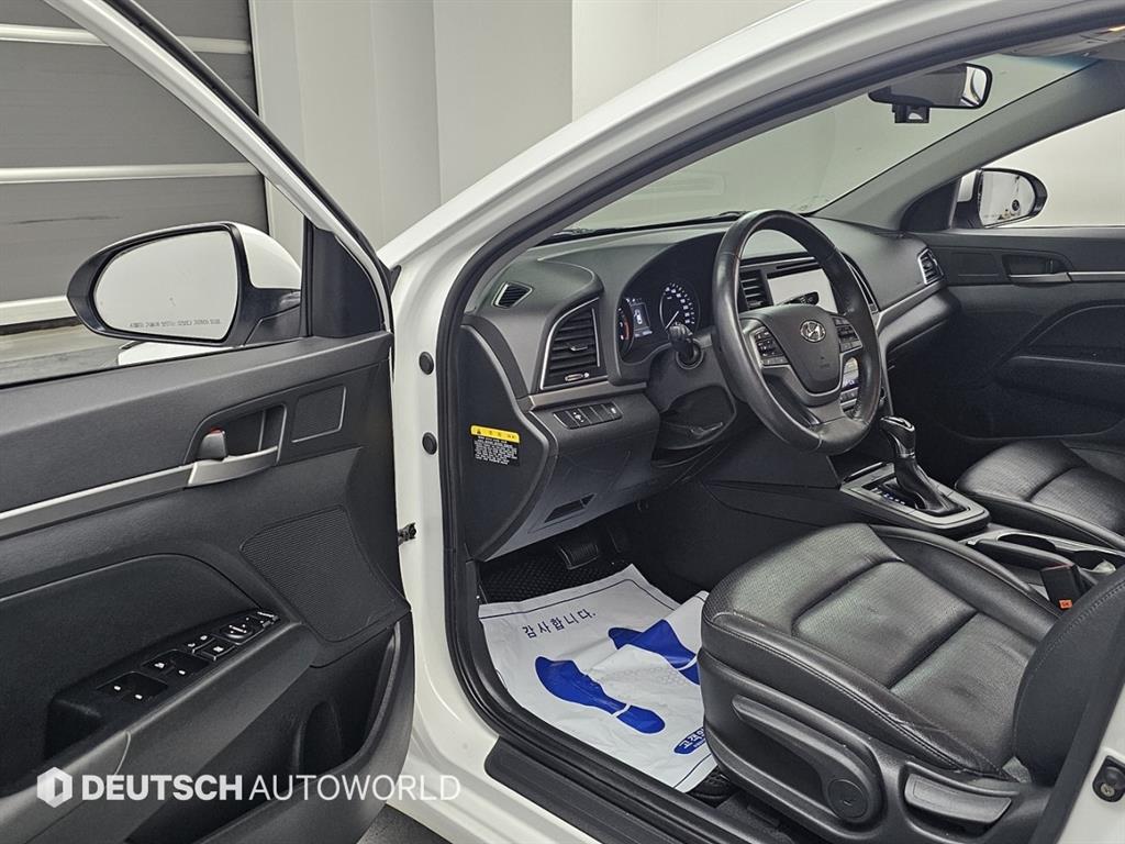 HYUNDAI Avante - Vista 11