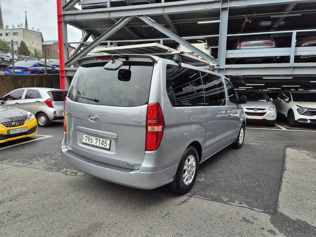 HYUNDAI Starex - Vista 4
