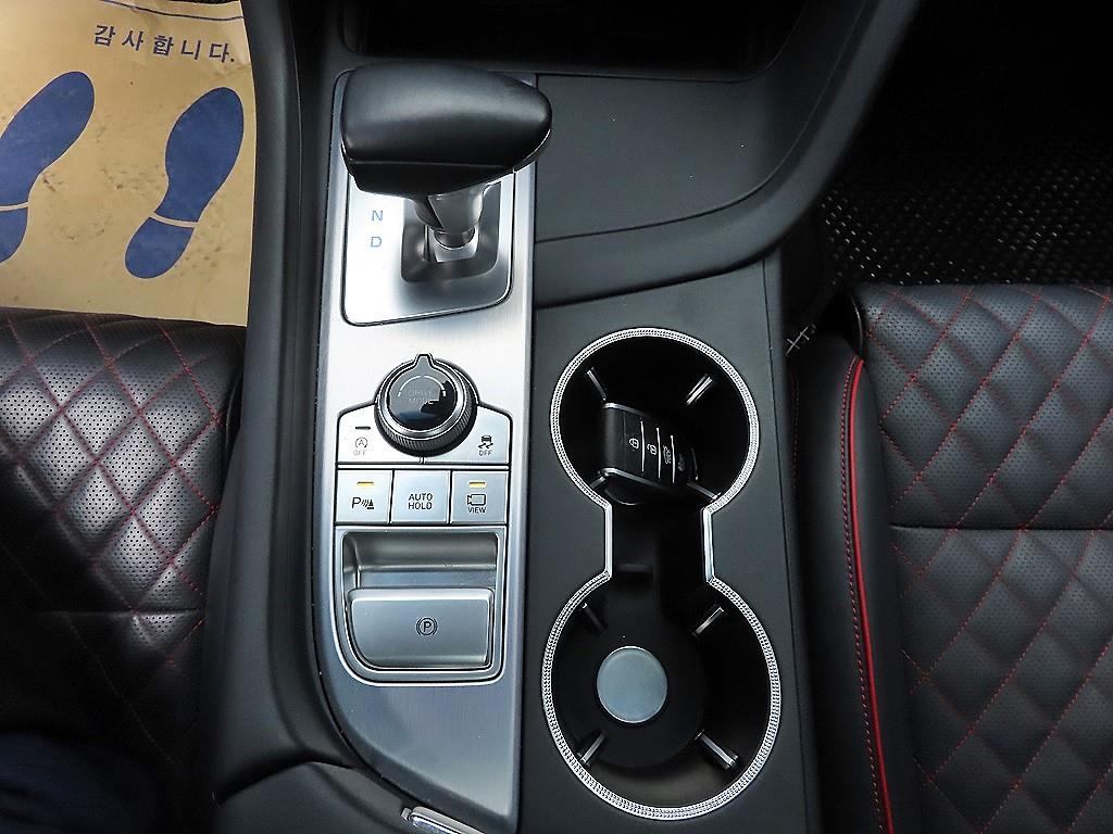 Genesis G70 - Vista 10