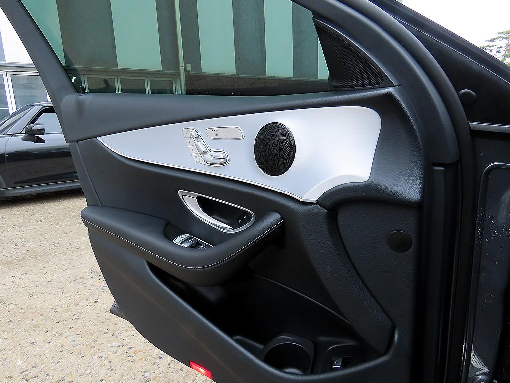 Mercedes Benz E class - Vista 11