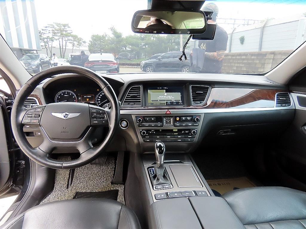 HYUNDAI Genesis - Vista 7