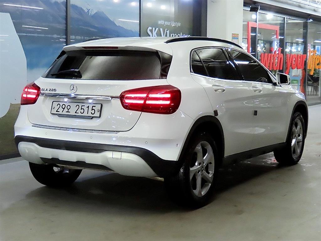 Mercedes Benz GLA Class - Vista 4