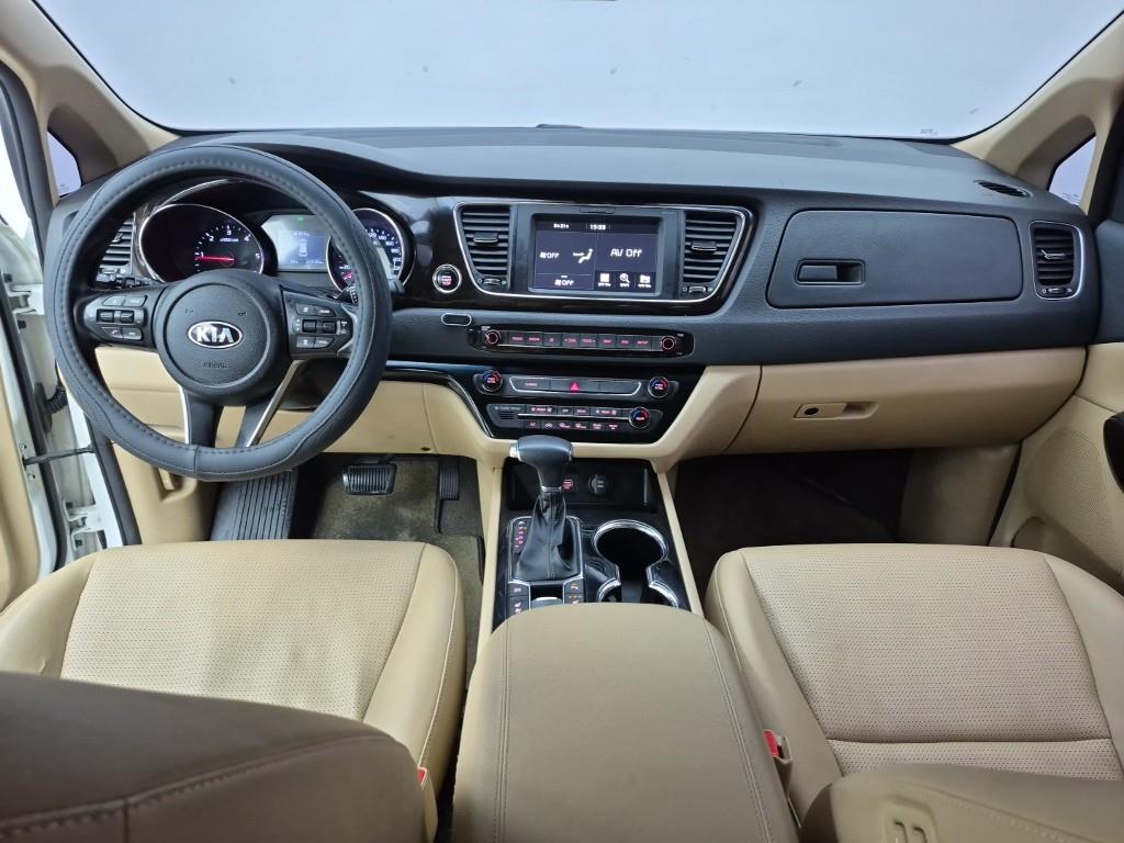 KIA Carnival - Vista 5