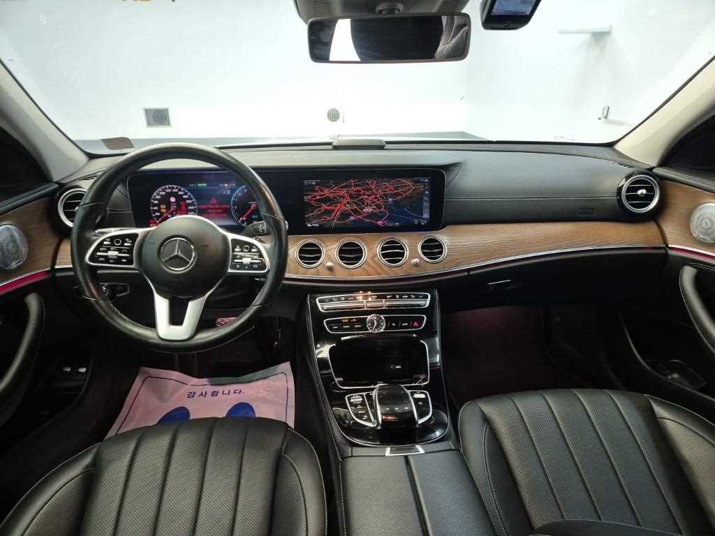 Mercedes Benz E class - Vista 7