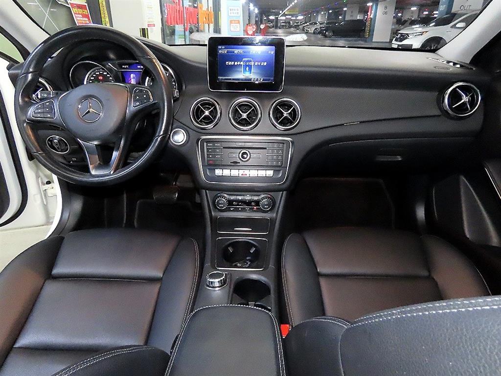 Mercedes Benz GLA Class - Vista 10