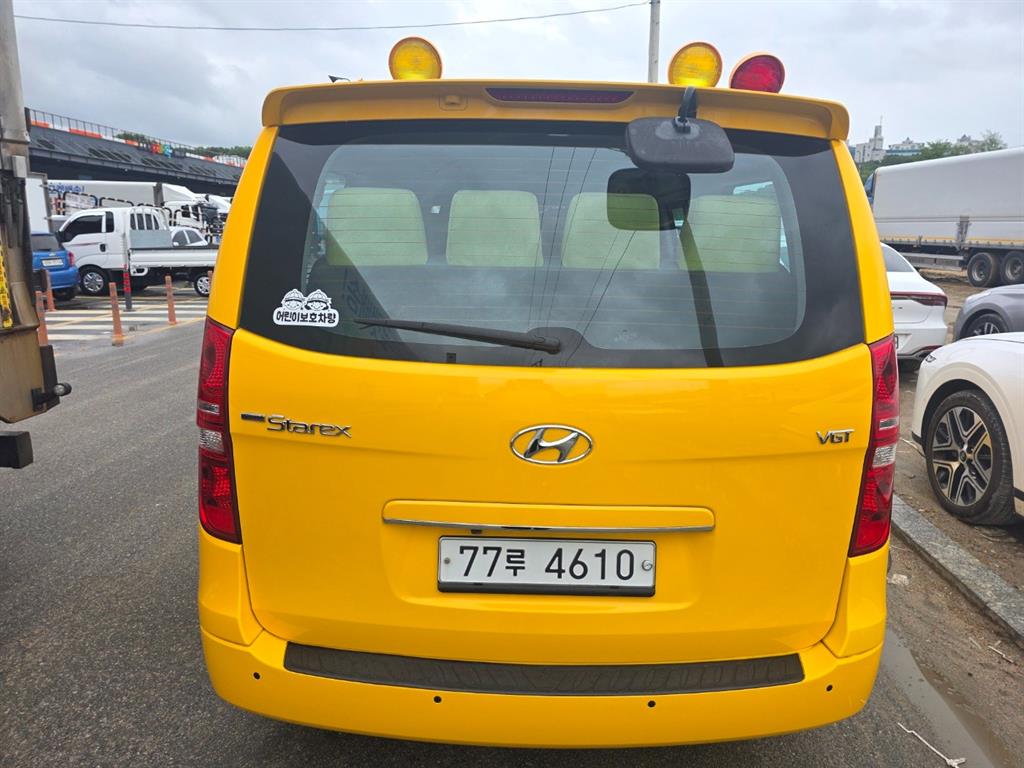HYUNDAI Starex - Vista 4