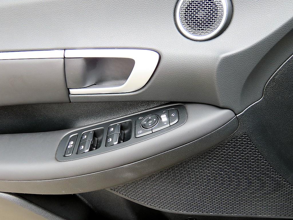 HYUNDAI Sonata - Vista 11
