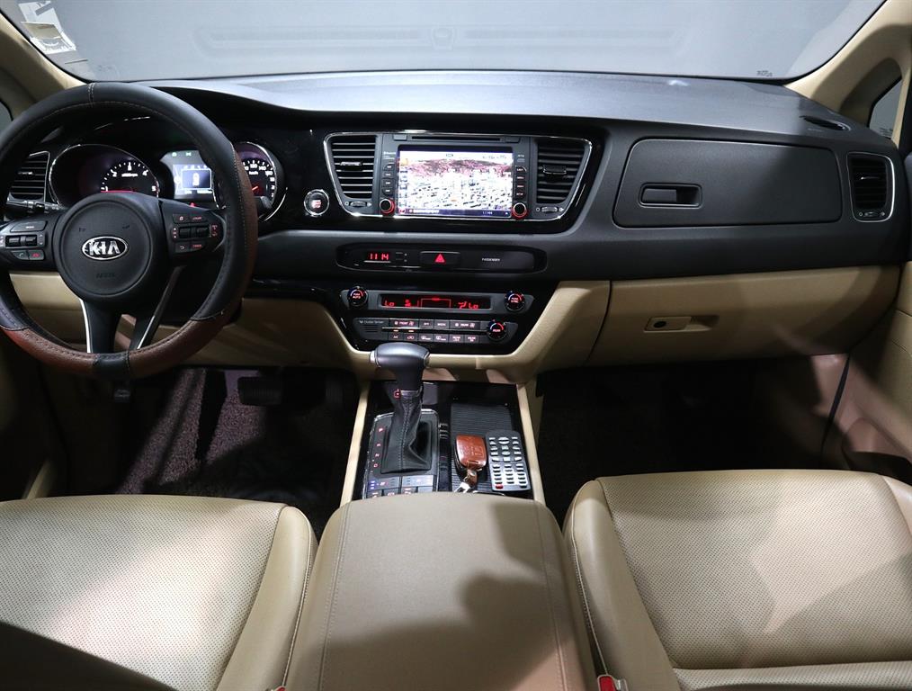 KIA Carnival - Vista 5