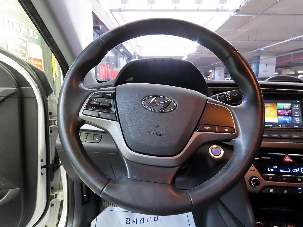 HYUNDAI Avante - Vista 8