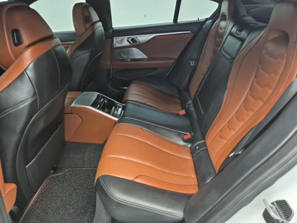BMW 8 Series - Vista 12
