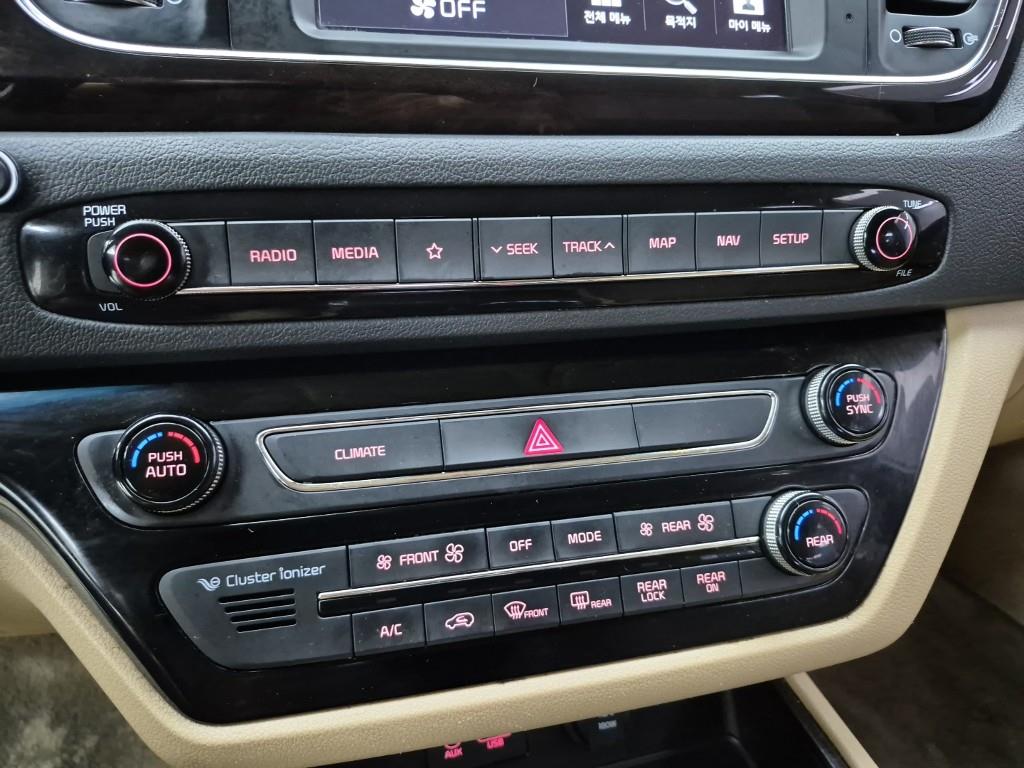 KIA Carnival - Vista 10