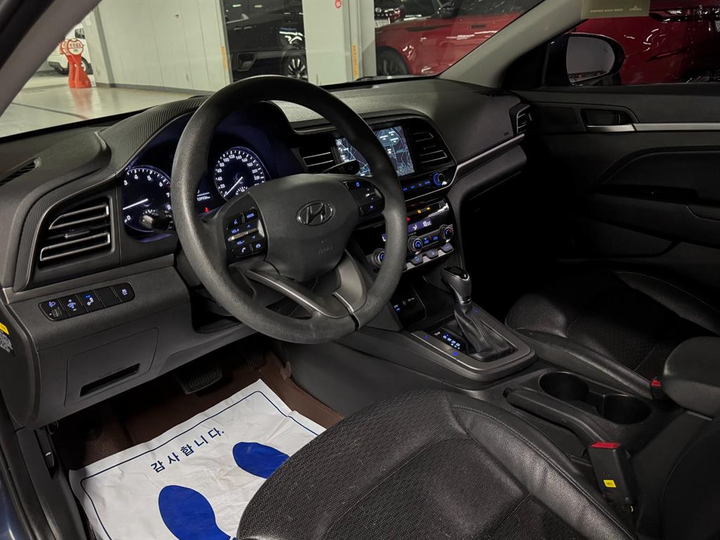 HYUNDAI Avante - Vista 11