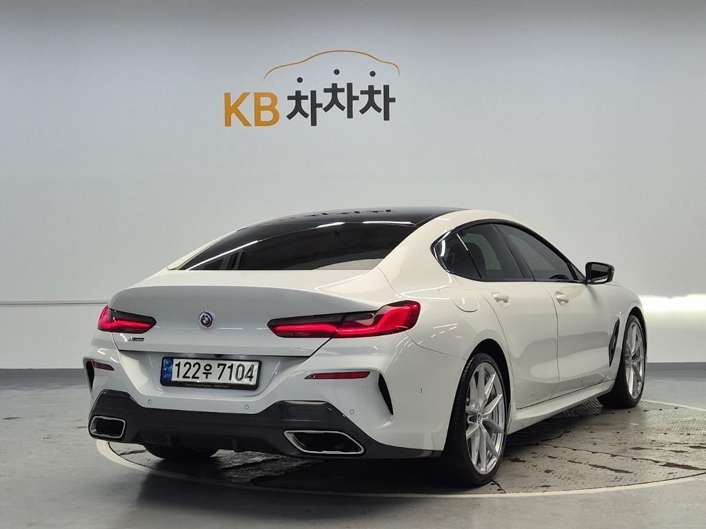 BMW 8 Series - Vista 3