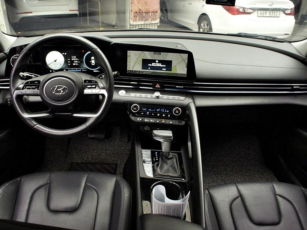 HYUNDAI Avante - Vista 9