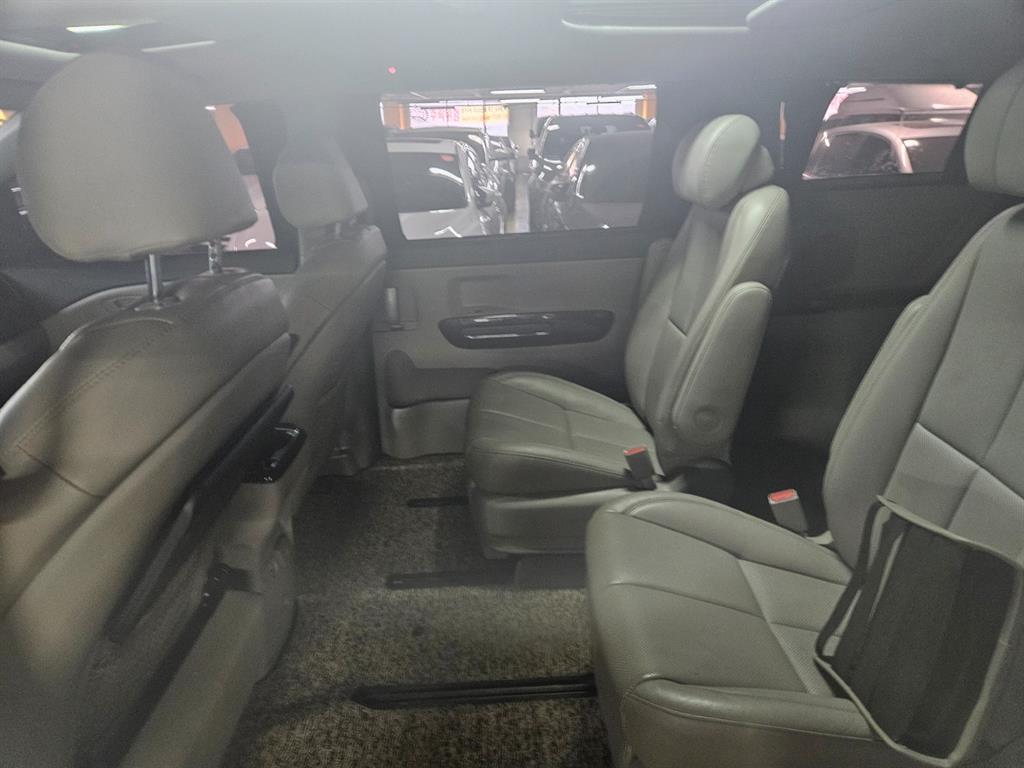 KIA Carnival - Vista 6