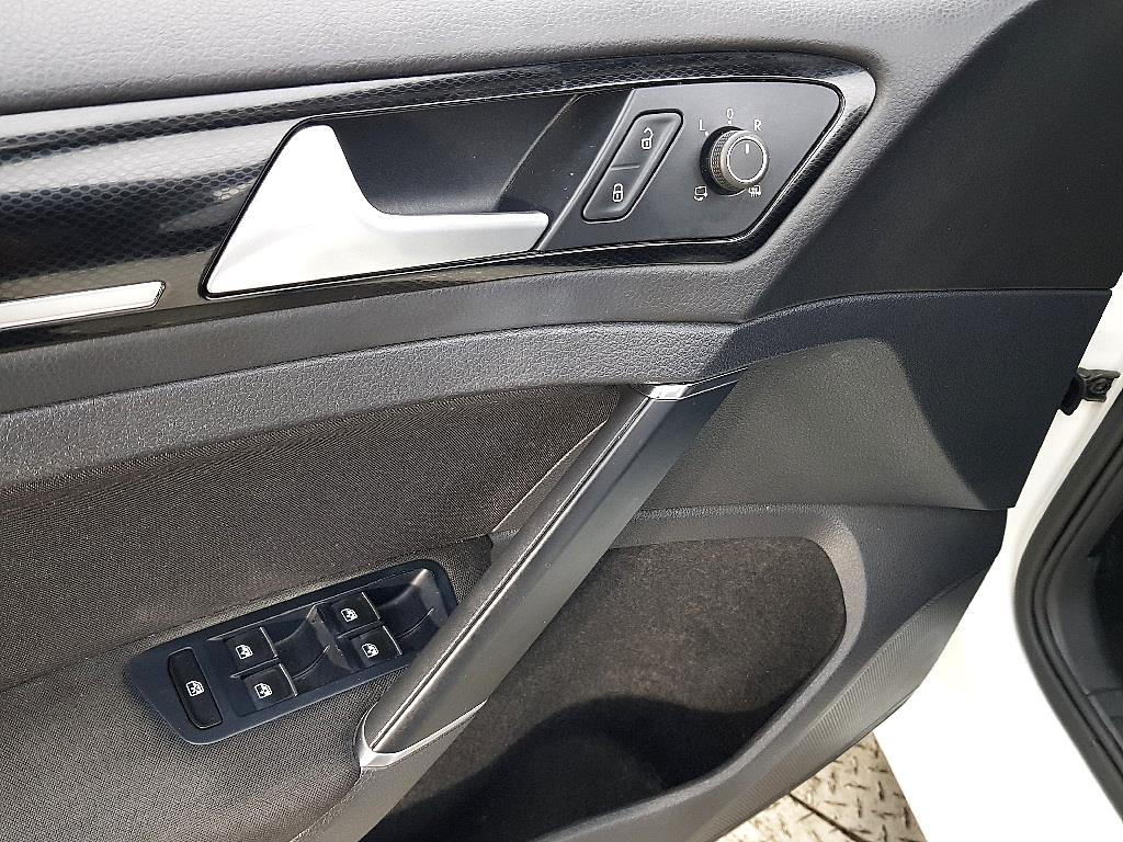 Volkswagen Golf - Vista 11