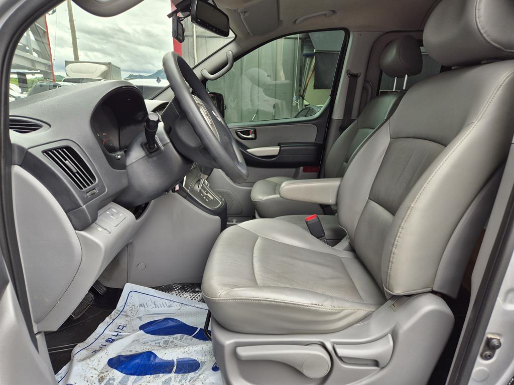 HYUNDAI Starex - Vista 5
