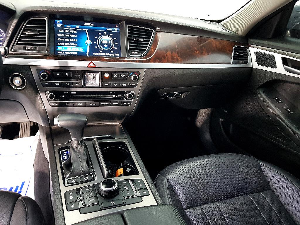 HYUNDAI Genesis - Vista 10